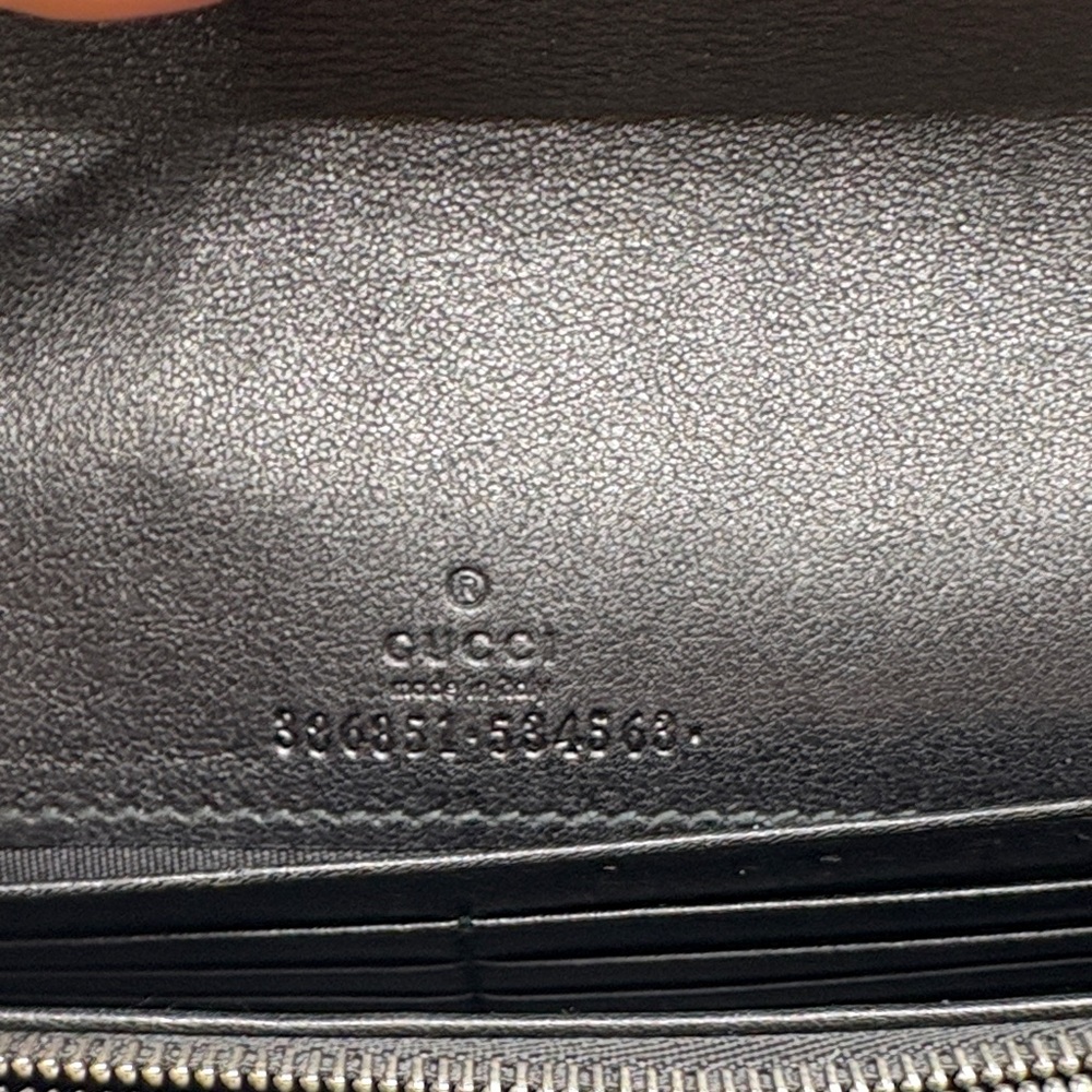 Gucci Black Embossed Leather clutch - Picture 4 of 7